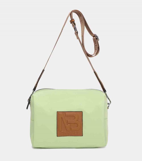 Bolso bandolera Mina 117364 en color lima-camel, ideal para un look casual y elegante.