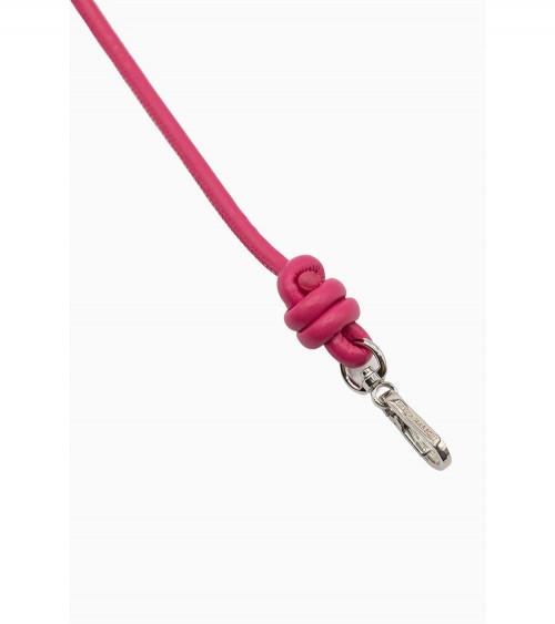 Cadena Nudo Fucsia Olivia Mareque de 60 cm con mosquetones personalizados.