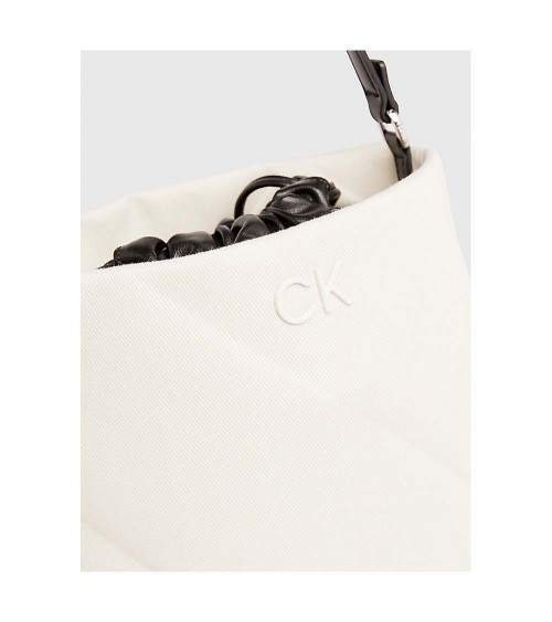 Correas ajustables del Bolso Saco 2 en 1 Calvin Klein CK K60K611752PC4, para mayor versatilidad en su uso.