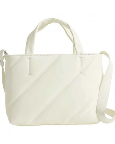 Vista frontal del Bolso Box Calvin Klein CK K60K611957 YAN para Mujer en color blanco Papyrus, con diseño acolchado