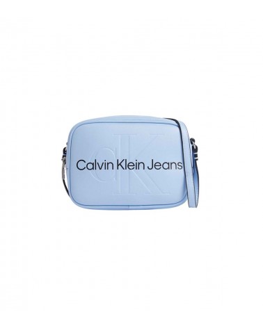 Vista frontal del Bolso Calvin Klein CK K610275 CEZ para Mujer en color celeste 'Blue Shadow', con diseño elegante y moderno