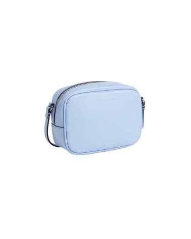 Diseño en tono celeste 'Blue Shadow' del Bolso CK K610275 CEZ, perfecto para un look casual y chic