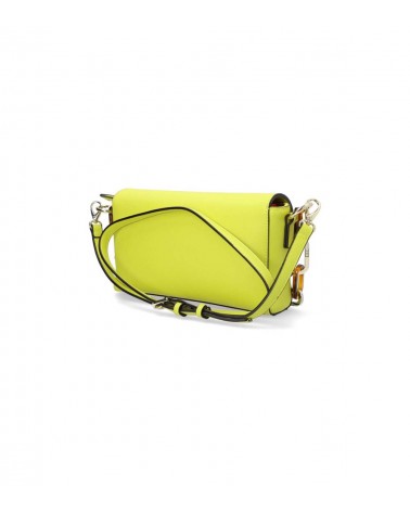 Diseño vibrante en color Lime del bolso Valentino Bercy Flap Bag, perfecto para looks frescos.