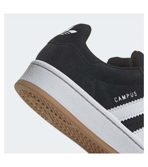 Zapatillas Adidas Campus 00s en color negro y blanco, con diseño retro actualizado.