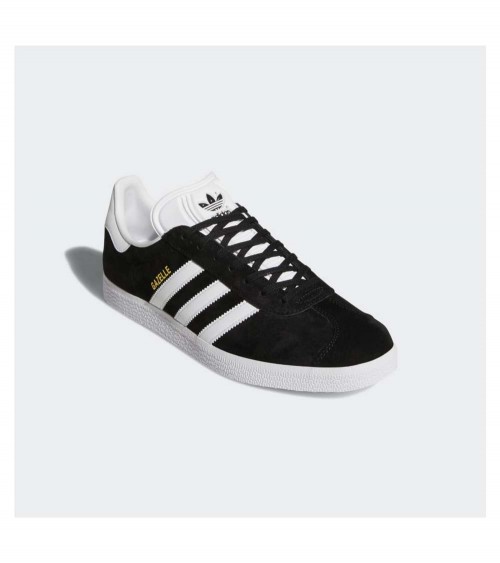 Zapatillas Adidas Gazelle en Core Black, un ícono del estilo urbano.