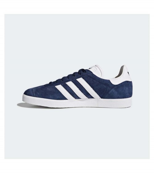 Zapatillas Adidas Gazelle en color Collegiate Navy, un ícono del estilo urbano.