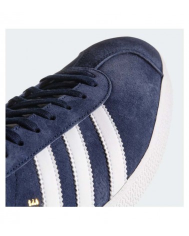 Refuerzos de piel sintética en las Adidas Gazelle para mayor durabilidad.