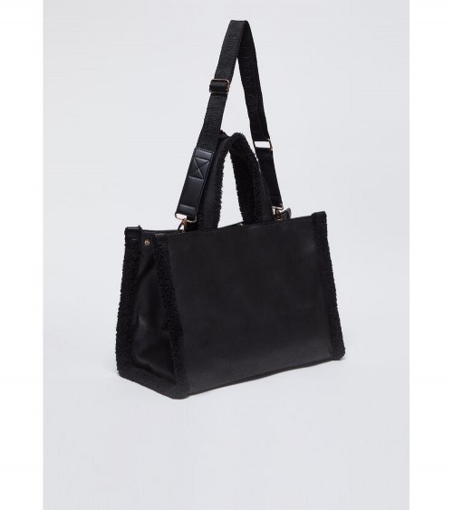 Bolso Tote Liujo para Mujer en Negro con Detalles de Peluche – Un complemento versátil y moderno.