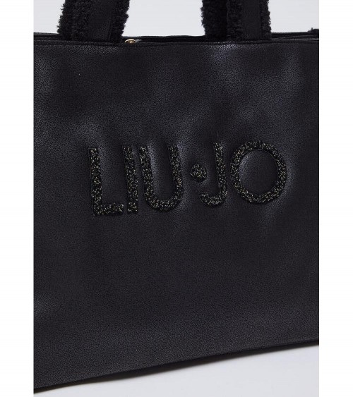 Bolso Tote Liujo para Mujer en Negro con Detalles de Peluche – Un complemento versátil y moderno.