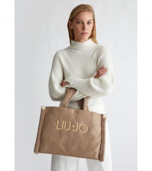 Bolso Tote Liujo para Mujer en Camel Arena con Detalles de Peluche – Estilo elegante y funcional.