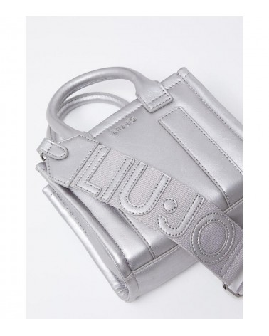 Material PU Acolchado Resistente del Minibolso Liu Jo – Durabilidad y diseño en perfecta armonía.