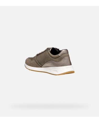 Detalles en Tonos Claros y Oscuros de Beige en las Zapatillas Geox para Mujer – Un toque moderno y versátil.