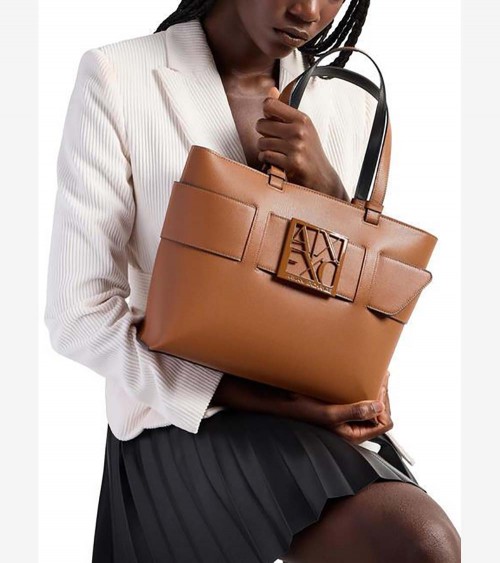 Armani Exchange Buckle Bolso Shopper en color whisky, elegante y práctico para mujeres modernas.