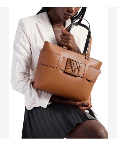 Armani Exchange Buckle Bolso Shopper en color whisky, elegante y práctico para mujeres modernas.