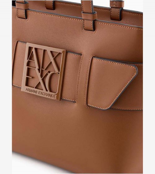 Armani Exchange Buckle Bolso Shopper en color whisky, elegante y práctico para mujeres modernas.