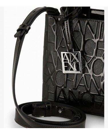 Armani Exchange Shopper Negro - Detalle del grabado del logotipo en toda la superficie.