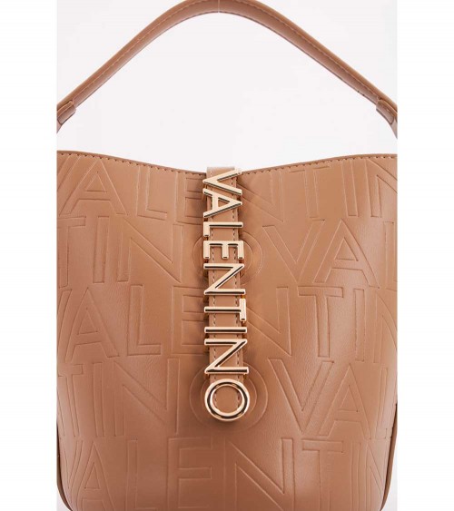 Bolso Valentino Bags VBS8AD36 en color marrón con cierre automático y logotipo en relieve.