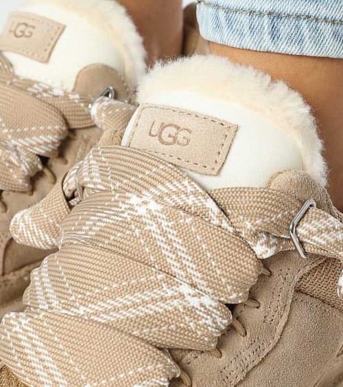 Deportivas UGG Lowmel Mujer en marrón con detalles en ante y materiales reciclados.