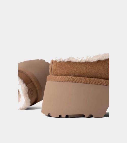 UGG New Heights Cozy Zueco Mujer Avellana - Vista lateral.