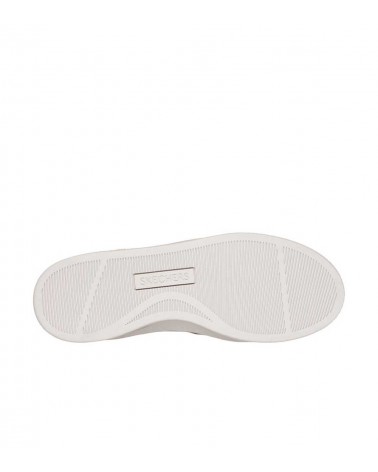 Suela antideslizante en las Skechers Hiland - Quite Chic para mayor seguridad y confort.