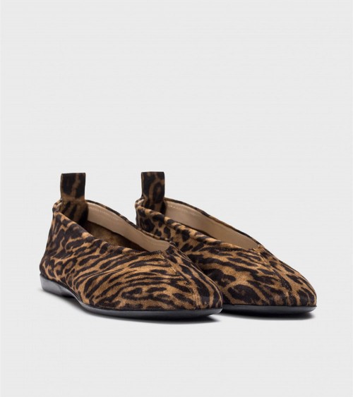 Wonders PEPA en animal print, perfectas para ocasiones casuales con estilo.