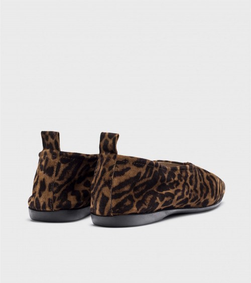 Wonders PEPA en animal print, perfectas para ocasiones casuales con estilo.