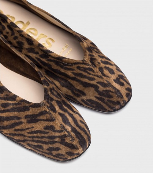 Wonders PEPA en animal print, perfectas para ocasiones casuales con estilo.