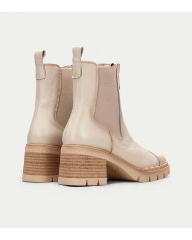 Parte trasera de los botines Hispanitas Everest Milk en beige, destacando su diseño moderno.