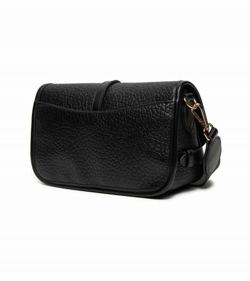 "Bolso Valentino Mujer en negro con logotipo dorado y textura granulada."