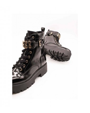 Look completo de los botines Guess Vaires, perfectos para un estilo casual y urbano.