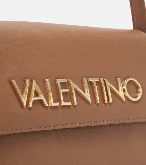 Vista frontal del Valentino Brown Letterman Caprice Flap Bag en beige con detalles dorados.