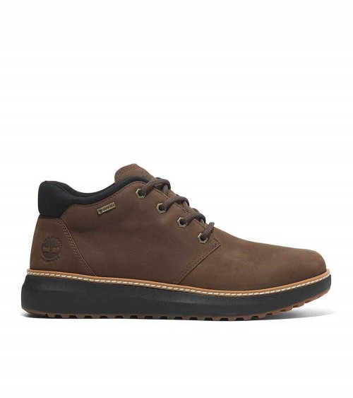 Vista lateral de las botas Timberland Hudson Road Mid Lace Up Chukka en marrón oscuro.