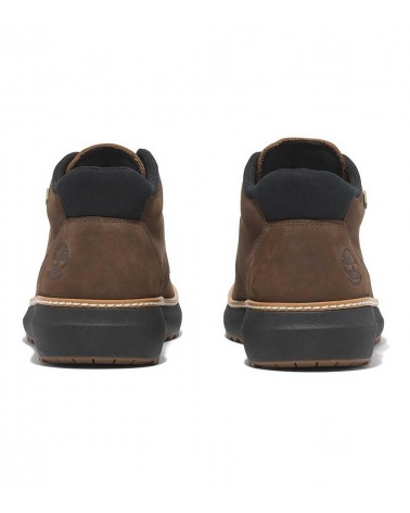 Vista trasera de las botas Timberland Hudson Road Mid Lace Up Chukka en marrón oscuro.