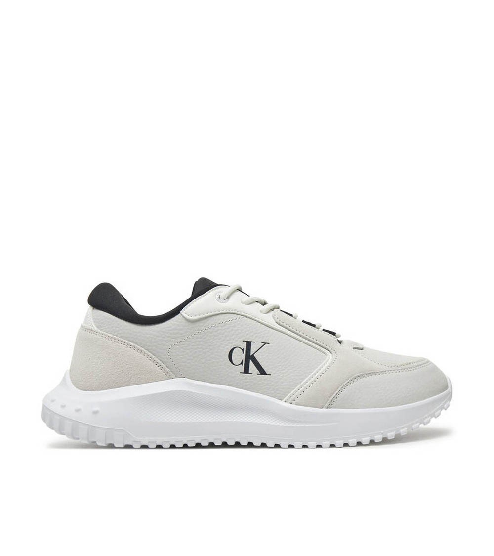 Vista lateral de las Calvin Klein Eva Runner Low en blanco con diseño minimalista.