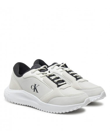 Detalle del logo lateral de las Calvin Klein Eva Runner Low para hombre.