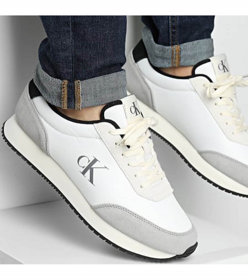 Zapatillas Calvin Klein Retro Runner Iconic para hombre en blanco y gris.