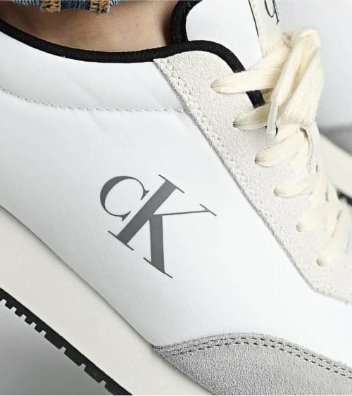 Zapatillas Calvin Klein Retro Runner Iconic para hombre en blanco y gris.